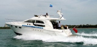  O elige entre nuestra flota de embarcaciones, dependiendo del crucero que tengas planeado.